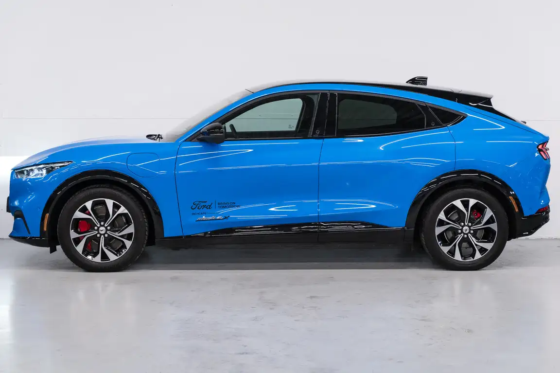 FORD MUSTANG MACH-E