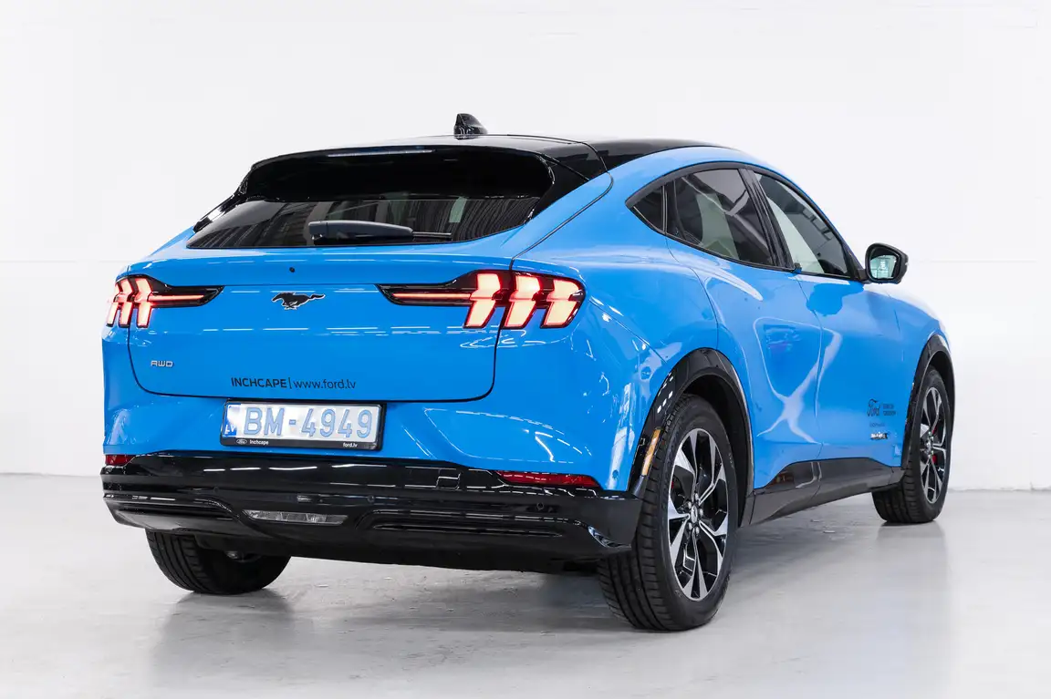 FORD MUSTANG MACH-E