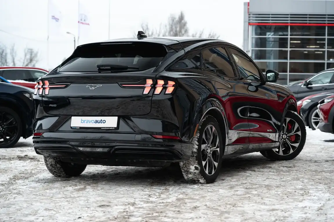 FORD MUSTANG MACH-E