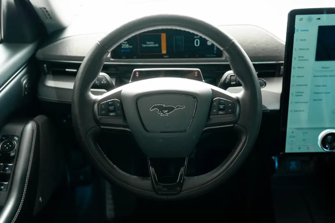 FORD MUSTANG