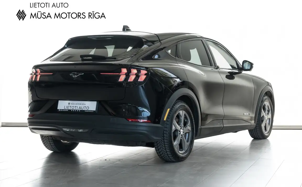 FORD MUSTANG