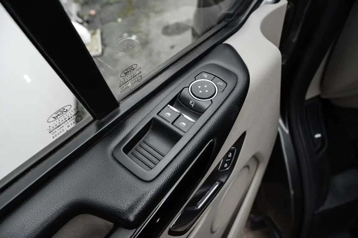 FORD TOURNEO