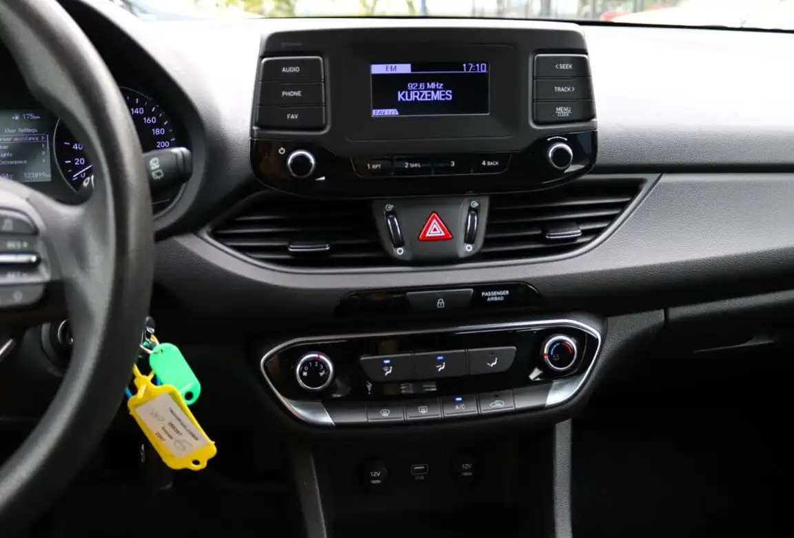 HYUNDAI I30
