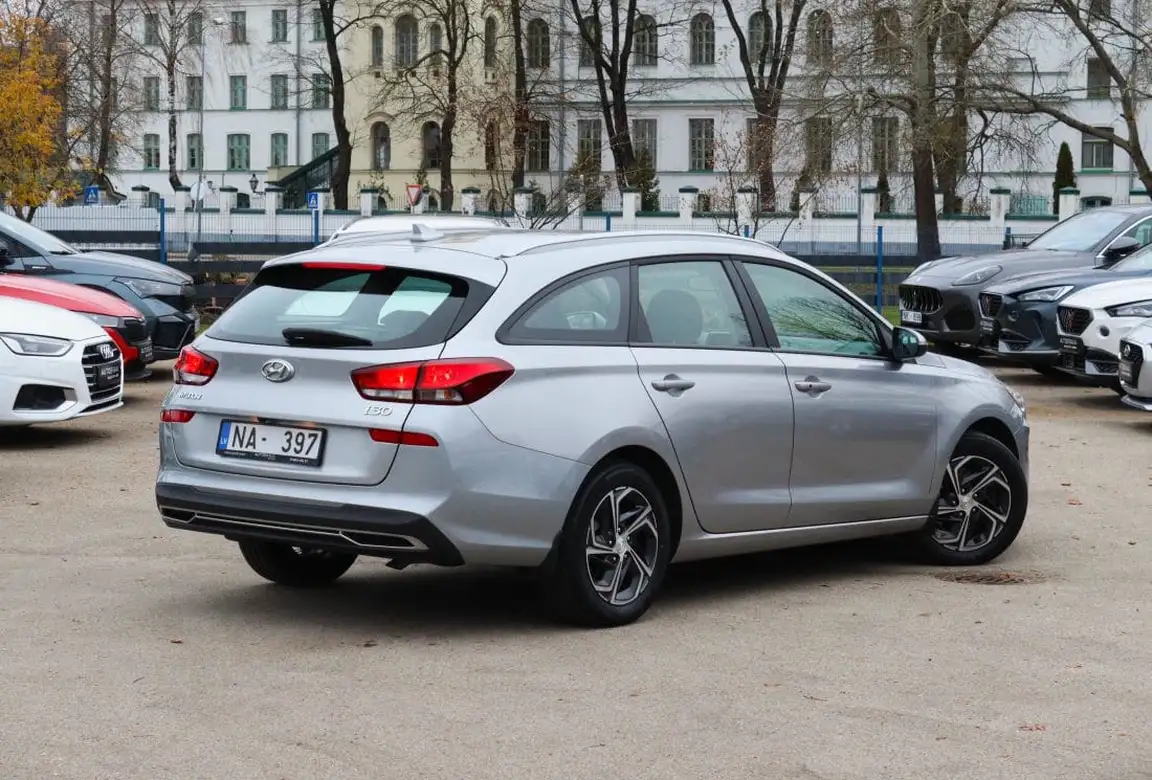 HYUNDAI I30