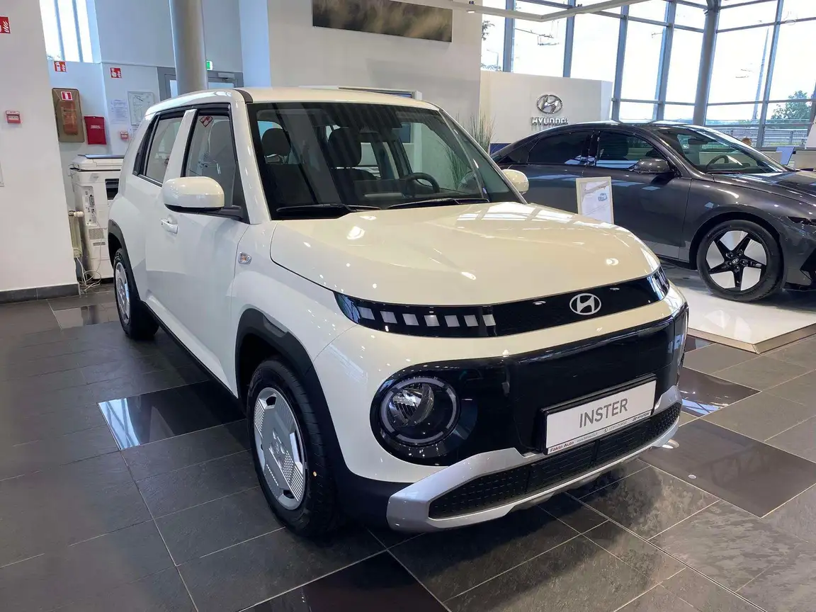 HYUNDAI INSTER