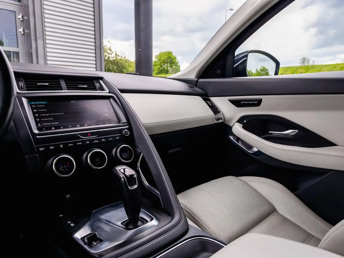 JAGUAR E-PACE