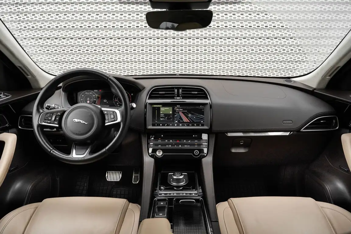 JAGUAR F-PACE