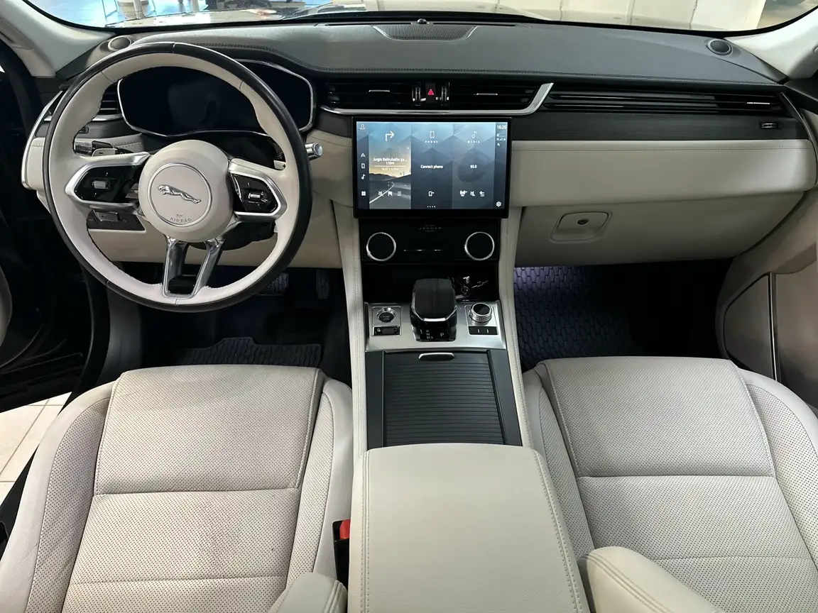JAGUAR F-PACE