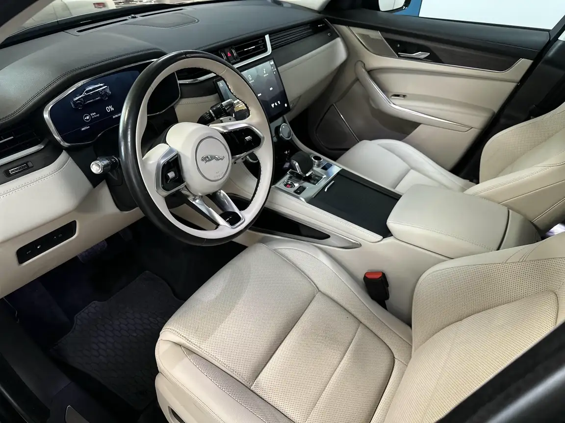 JAGUAR F-PACE