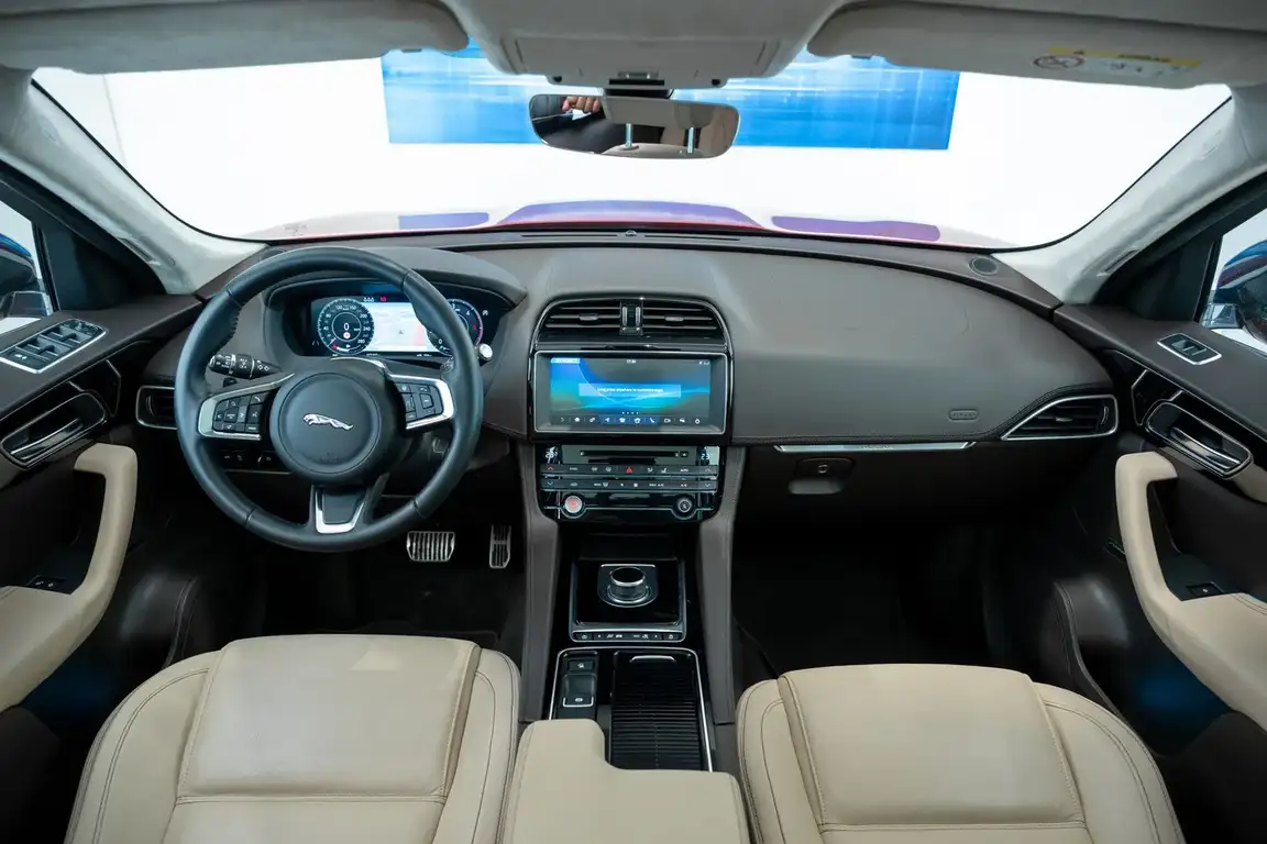 JAGUAR F-PACE