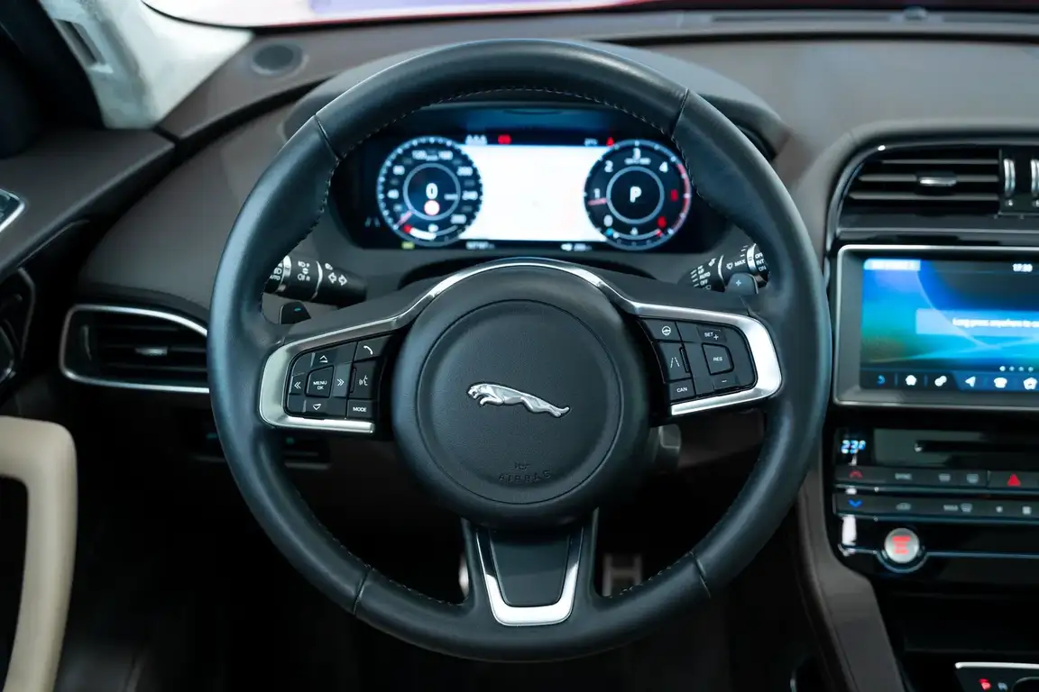 JAGUAR F-PACE