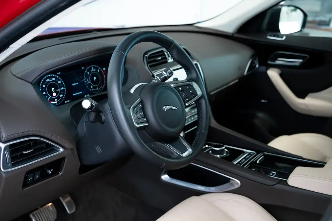 JAGUAR F-PACE