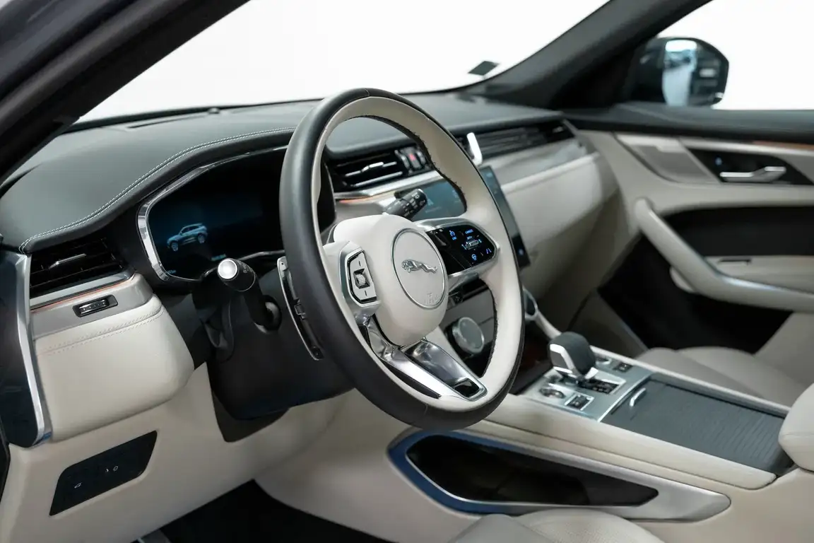 JAGUAR F-PACE