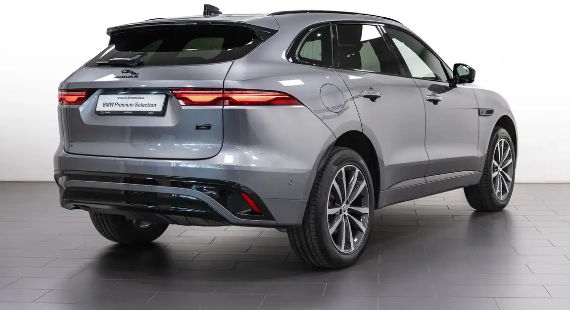 JAGUAR F-PACE