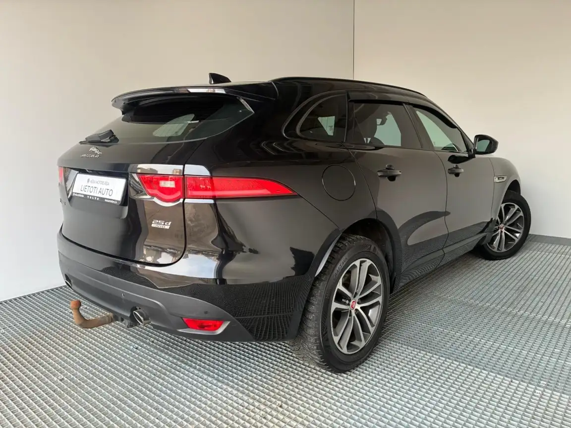 JAGUAR F-PACE