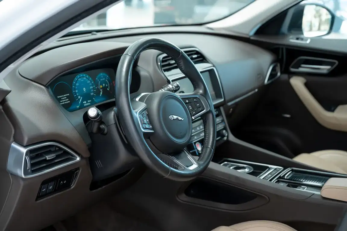 JAGUAR F-PACE