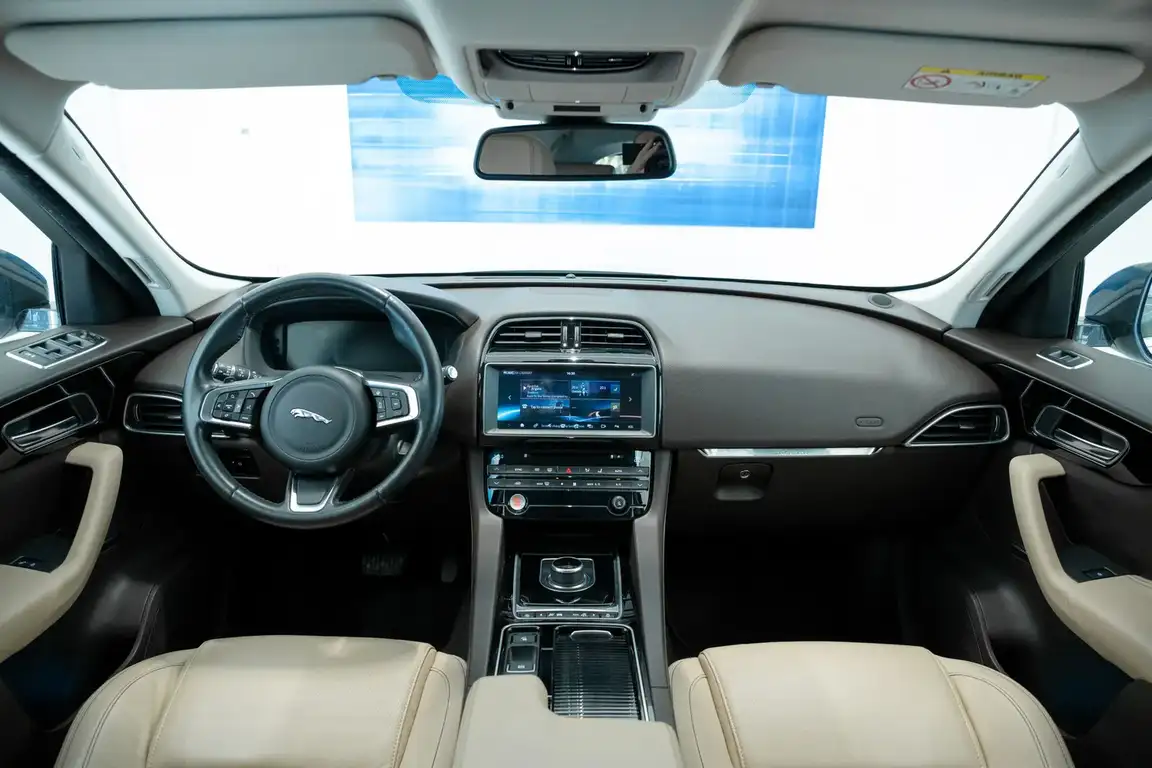 JAGUAR F-PACE