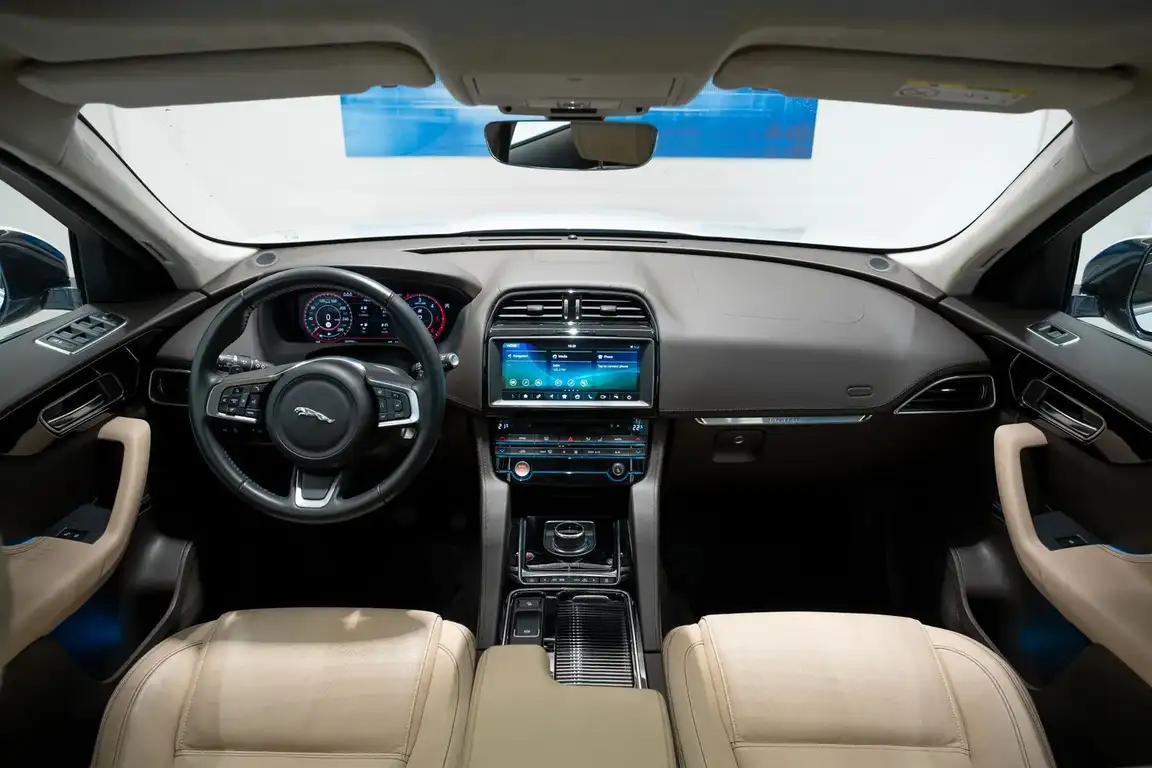 JAGUAR F-PACE