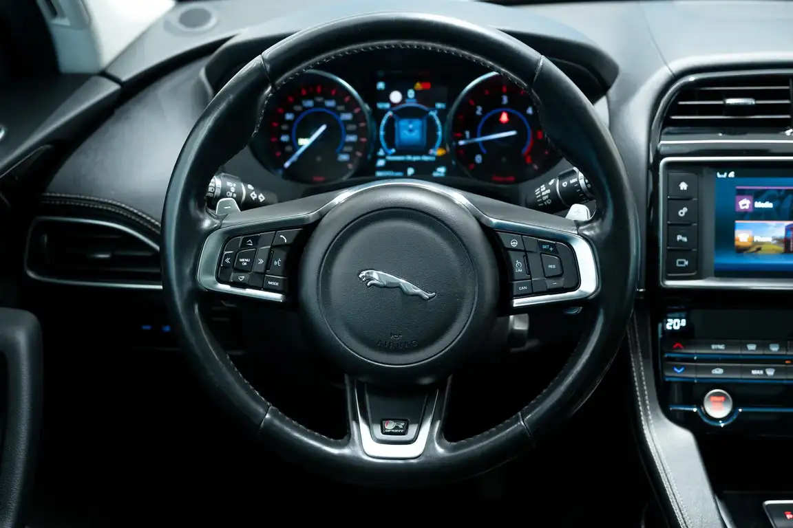 JAGUAR F-PACE