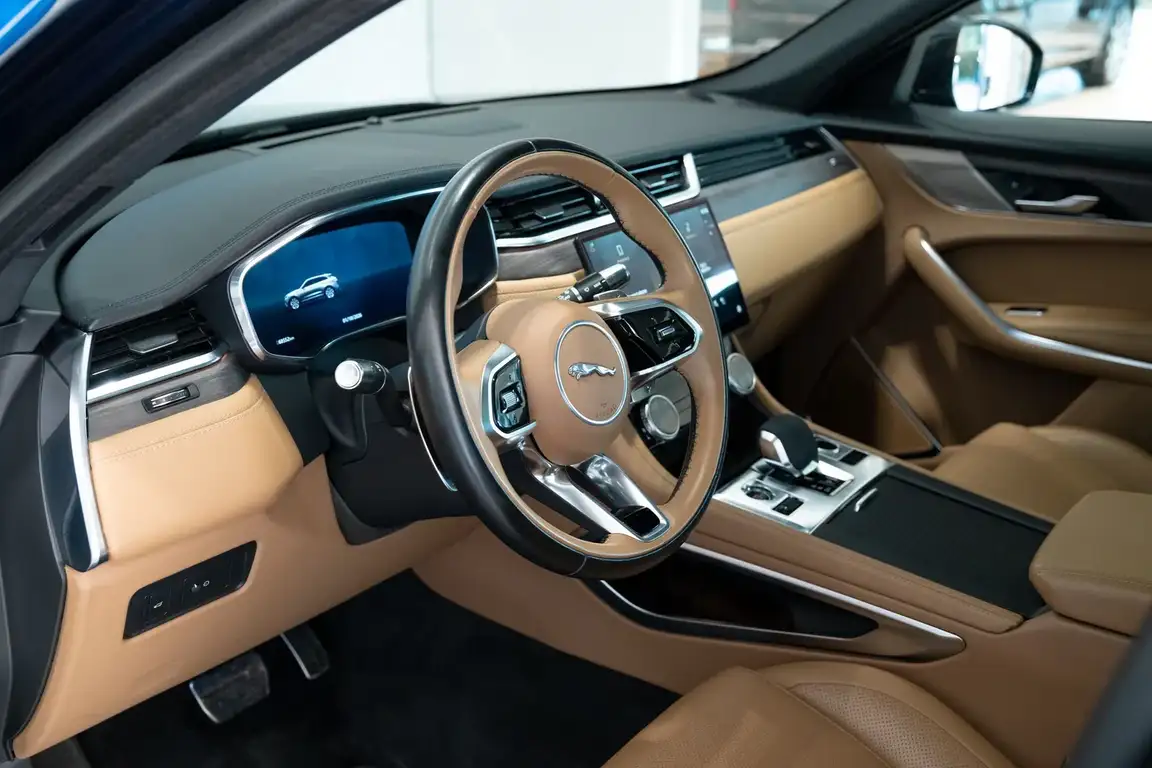 JAGUAR F-PACE