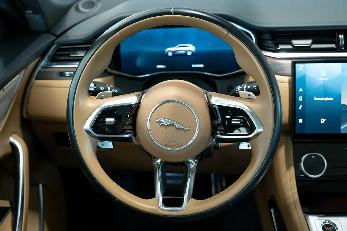 JAGUAR F-PACE