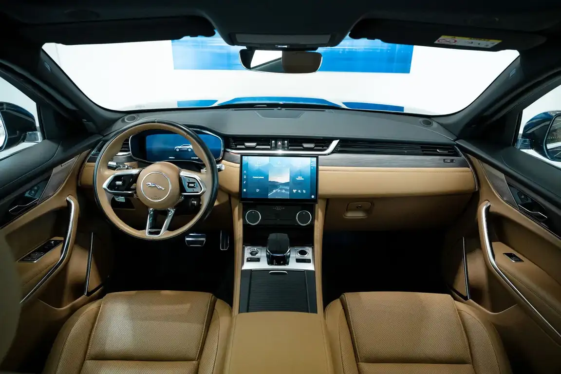 JAGUAR F-PACE