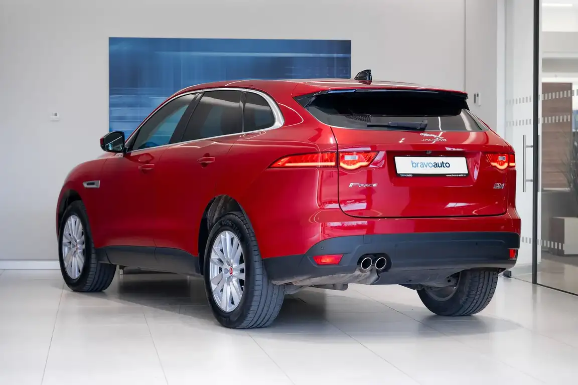 JAGUAR F-PACE
