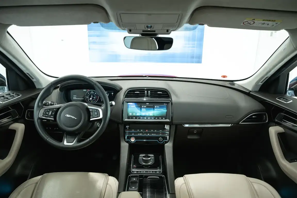 JAGUAR F-PACE
