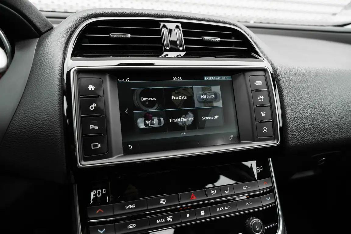 JAGUAR XE
