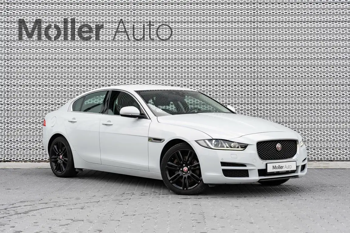 JAGUAR XE