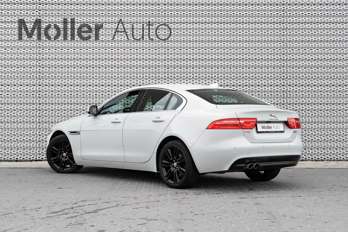 JAGUAR XE