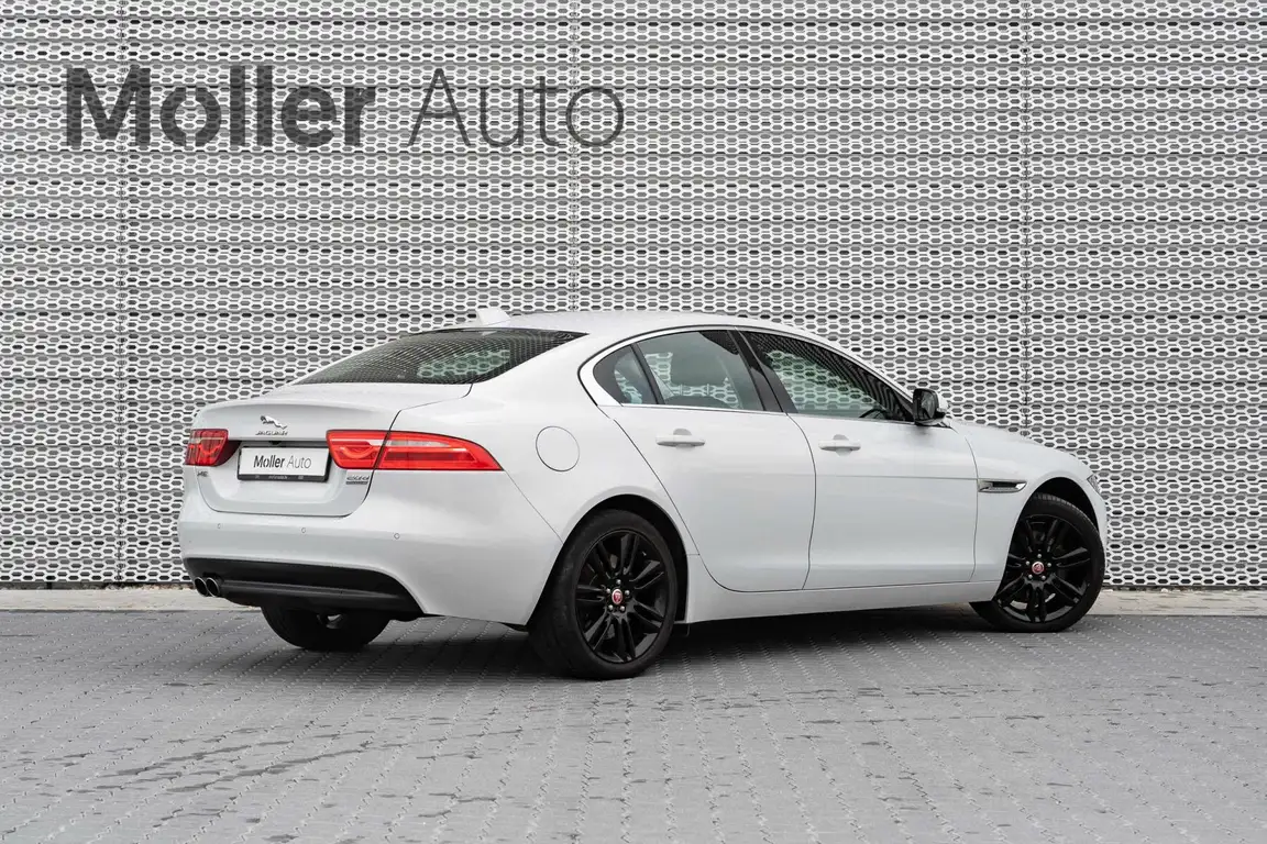 JAGUAR XE