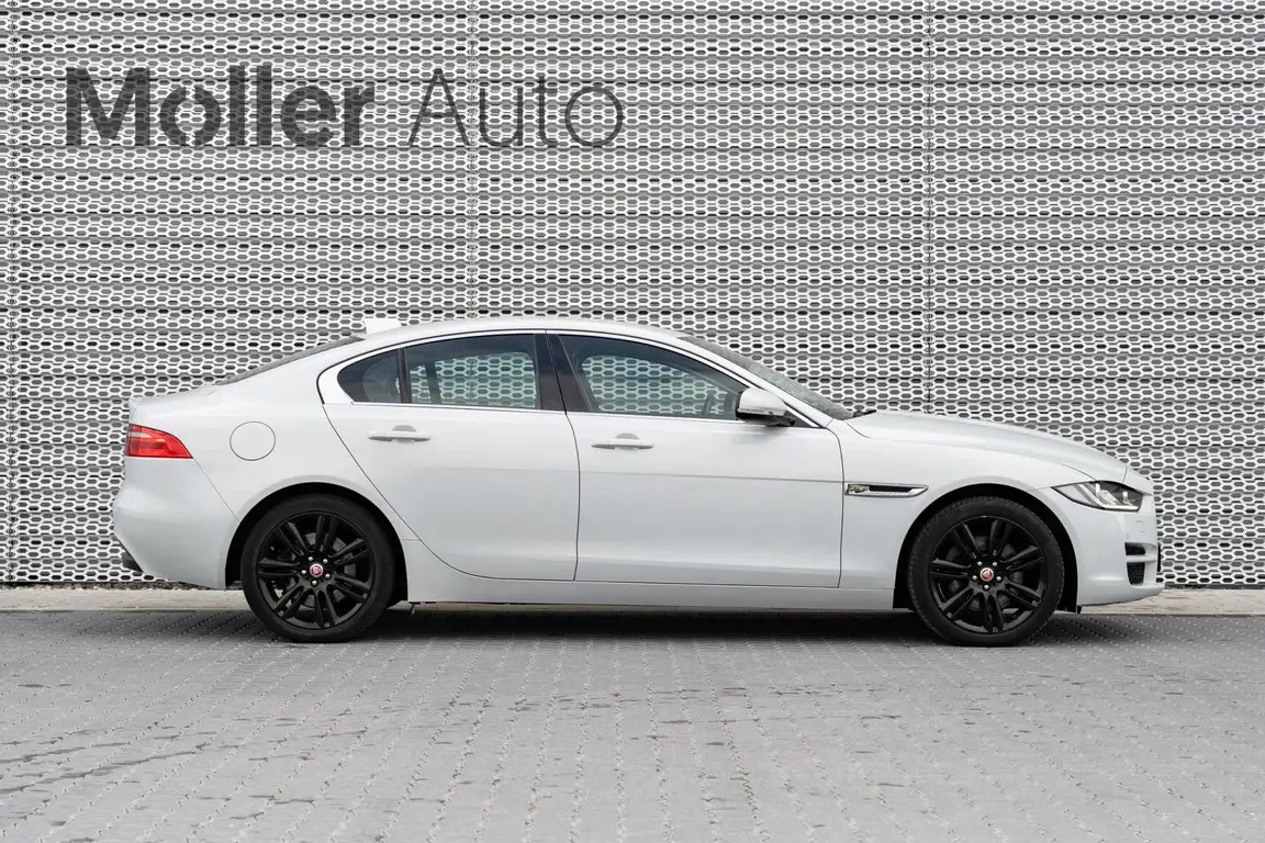 JAGUAR XE