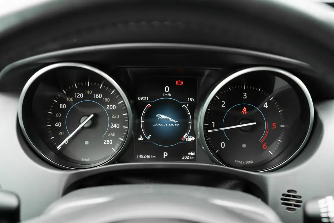 JAGUAR XE