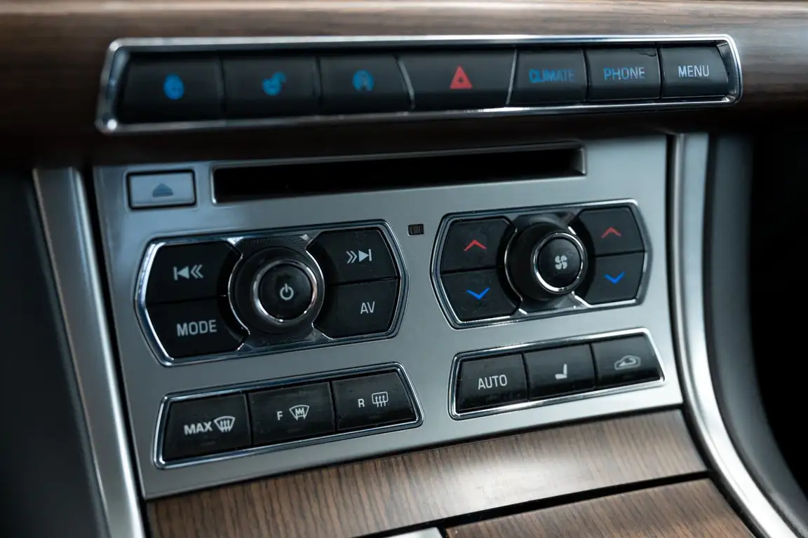 JAGUAR XF