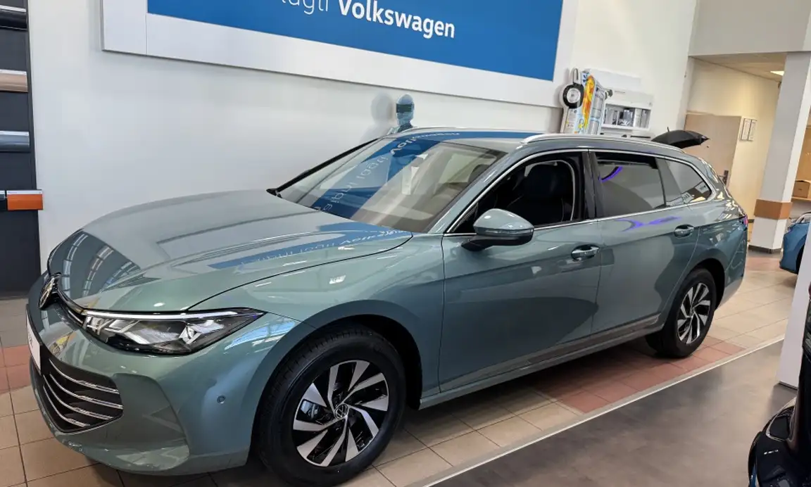 VOLKSWAGEN PASSAT