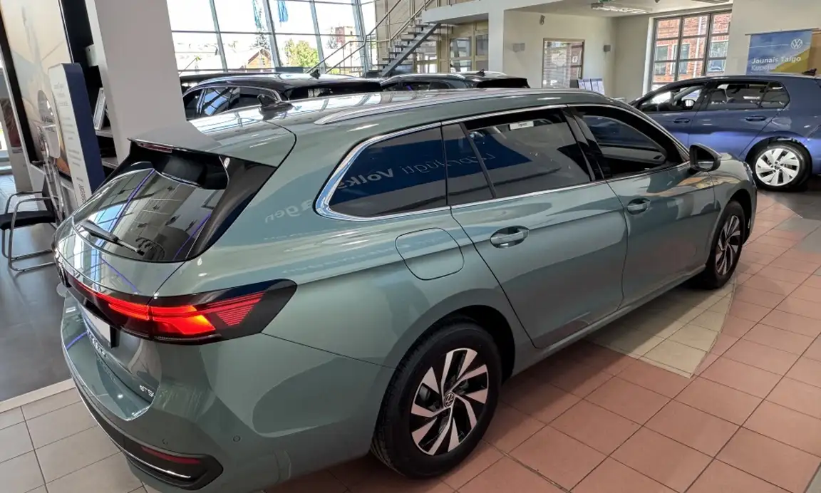 VOLKSWAGEN PASSAT