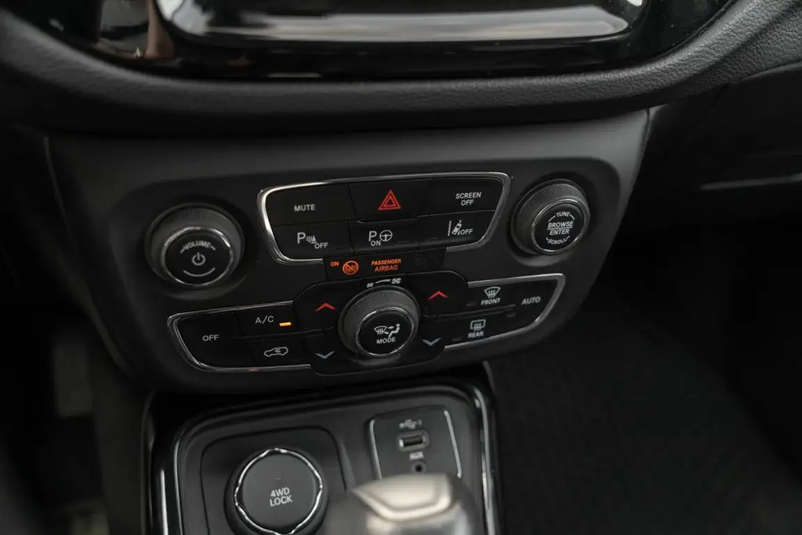 JEEP COMPASS