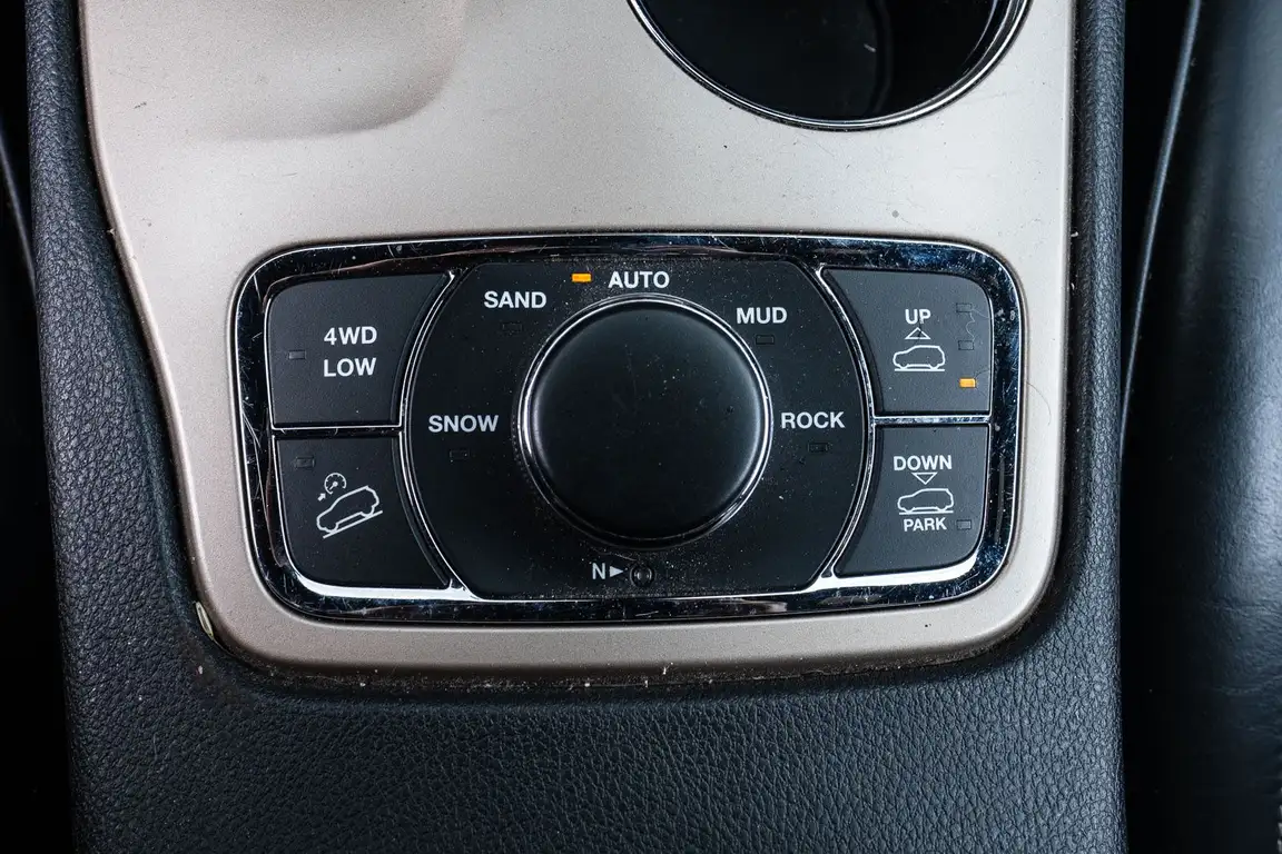 JEEP GRAND CHEROKEE