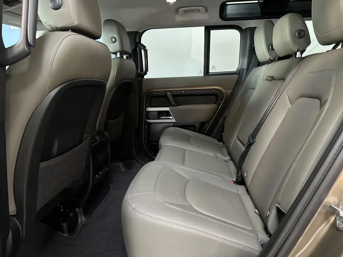 LAND ROVER DEFENDER