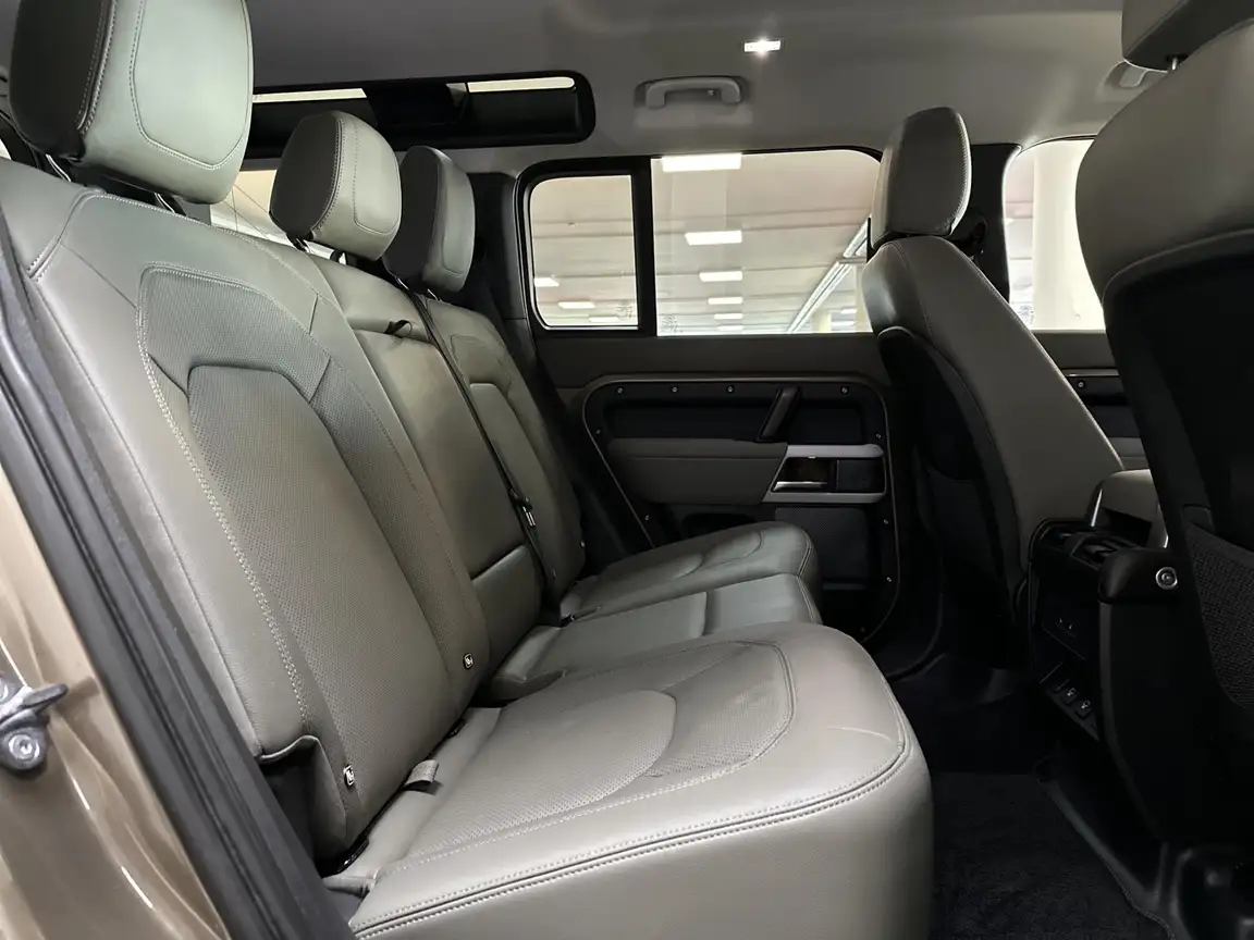 LAND ROVER DEFENDER