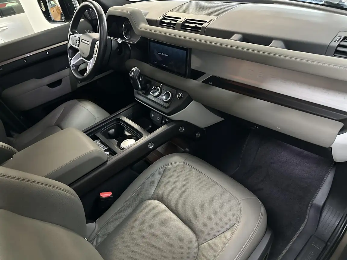 LAND ROVER DEFENDER