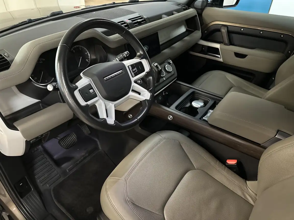 LAND ROVER DEFENDER