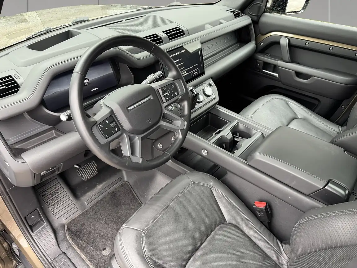 LAND ROVER DEFENDER