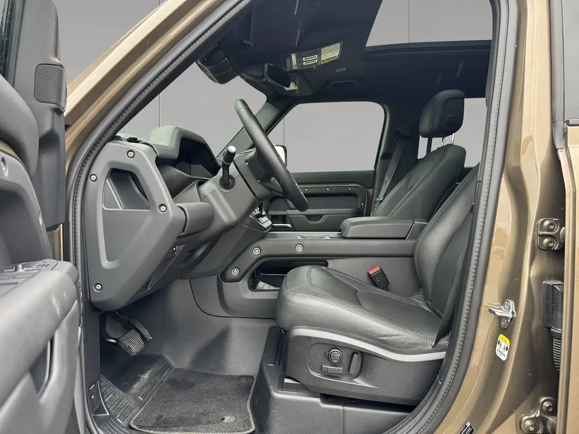 LAND ROVER DEFENDER