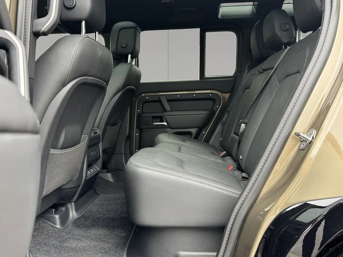 LAND ROVER DEFENDER