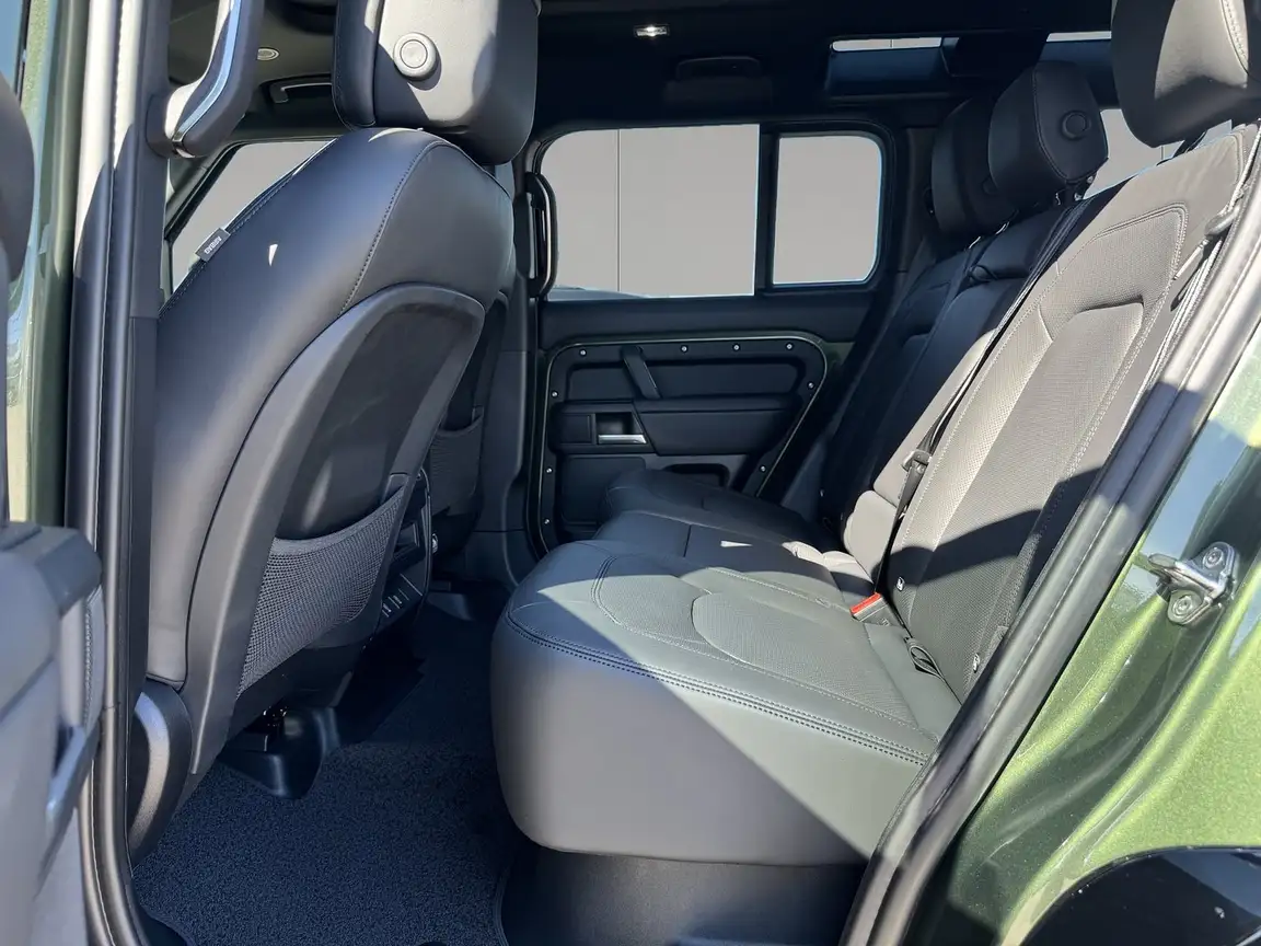 LAND ROVER DEFENDER