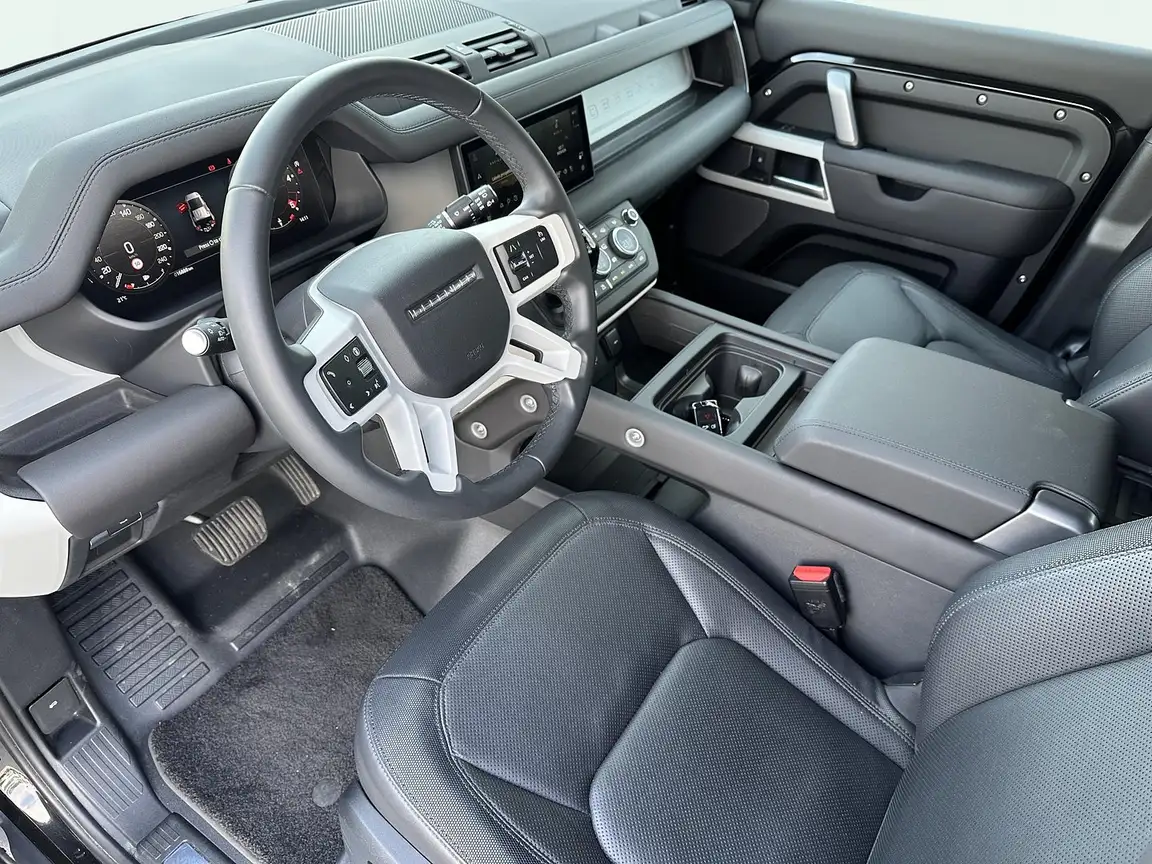 LAND ROVER DEFENDER