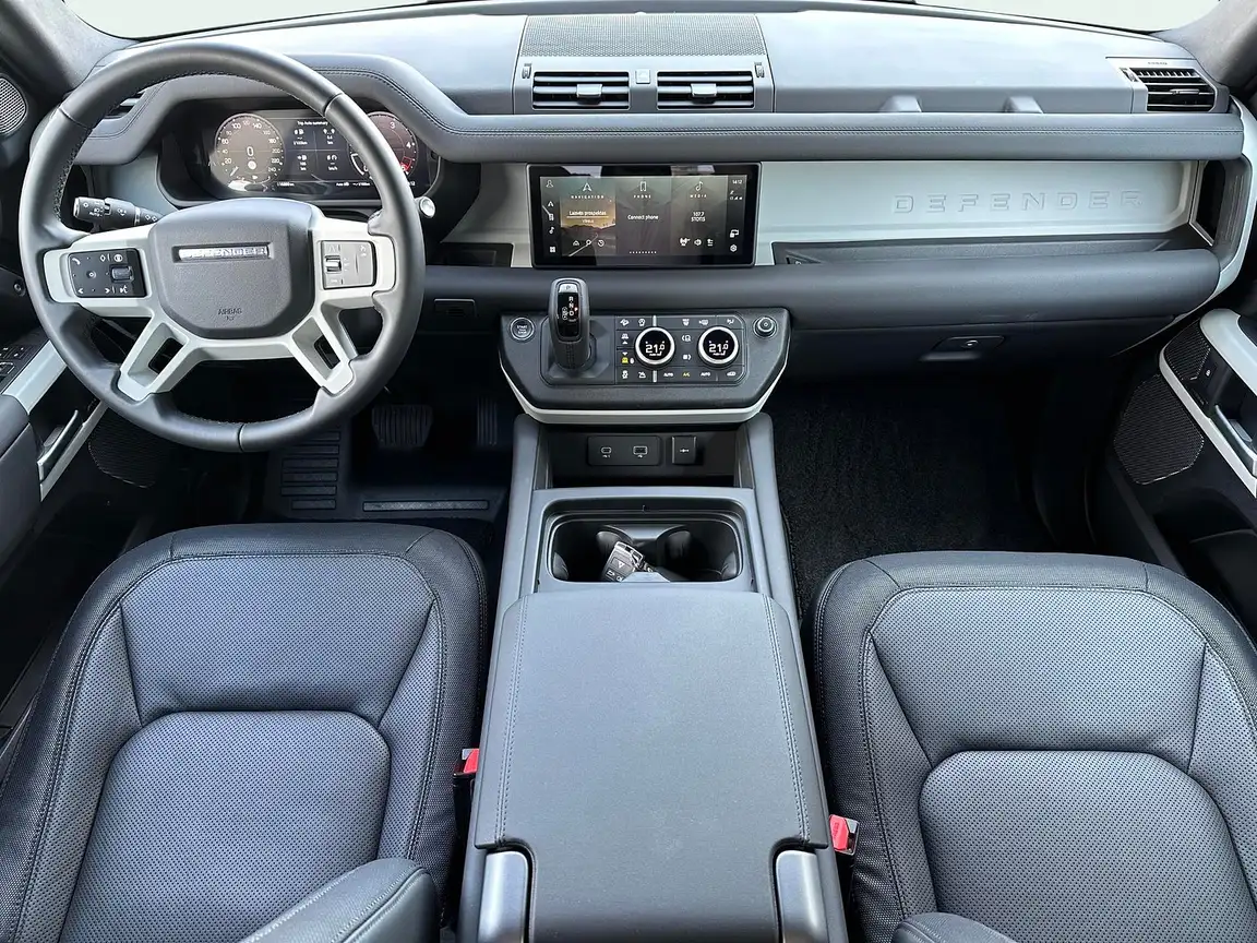 LAND ROVER DEFENDER