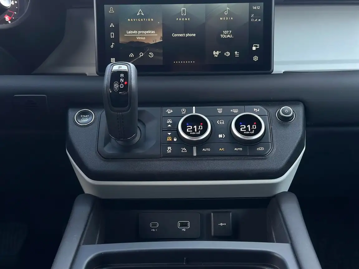 LAND ROVER DEFENDER